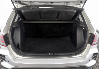 Подержанный автомобиль Kia Rio Hatchback 2021 года (10 фото)