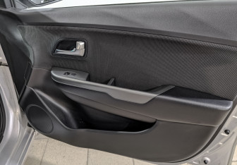 Подержанный автомобиль Kia Rio Sedan 2017 года (25 фото)