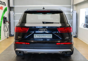 Подержанный автомобиль Audi Q7 2016 года (5 фото)