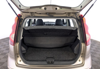 Подержанный автомобиль Nissan Note 2013 года (9 фото)