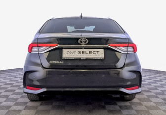 Подержанный автомобиль Toyota Corolla Sedan 2020 года (6 фото)