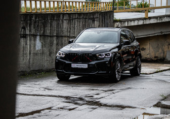 Подержанный автомобиль BMW X5 M 2021 года (6 фото)