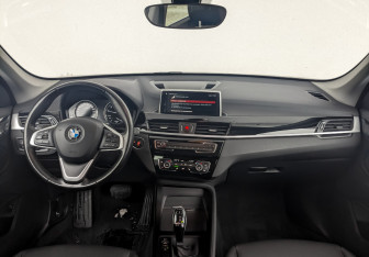 Подержанный автомобиль BMW X1 2020 года (14 фото)