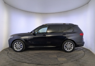 Подержанный автомобиль BMW X7 2019 года (8 фото)