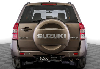Подержанный автомобиль Suzuki Grand Vitara 2014 года (6 фото)