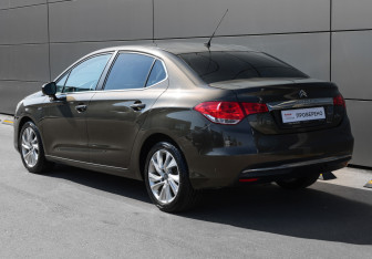 Подержанный автомобиль Citroen C4 Sedan 2014 года (6 фото)