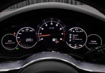 Подержанный автомобиль Porsche Cayenne 2019 года (13 фото)