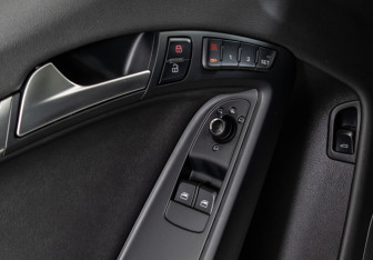 Подержанный автомобиль Audi S5 Coupe 2009 года (17 фото)