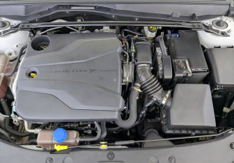 Подержанный автомобиль Changan UNI-V 2023 года (12 фото)