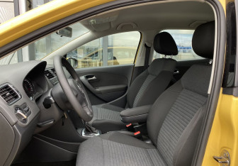 Подержанный автомобиль Volkswagen Polo Hatchback 2010 года (16 фото)