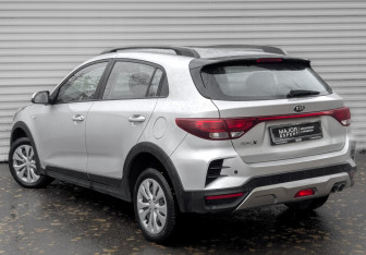 Подержанный автомобиль Kia Rio Hatchback 2021 года (7 фото)