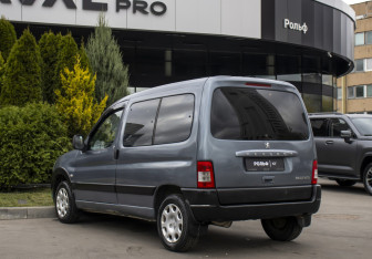 Подержанный автомобиль Peugeot Partner 2007 года (7 фото)