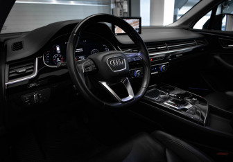 Подержанный автомобиль Audi Q7 2018 года (7 фото)