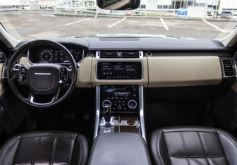 Подержанный автомобиль Land Rover Range Rover Sport 2018 года (13 фото)