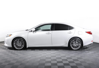 Подержанный автомобиль Lexus ES 2014 года (8 фото)