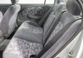 Подержанный автомобиль Toyota Avensis Sedan 1999 года (11 фото)