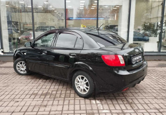 Подержанный автомобиль Kia Rio Sedan 2010 года (6 фото)
