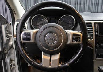 Подержанный автомобиль Jeep Grand Cherokee 2011 года (9 фото)
