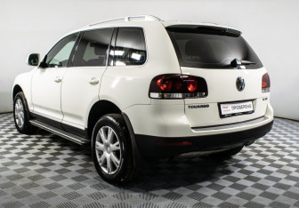 Подержанный автомобиль Volkswagen Touareg 2009 года (7 фото)