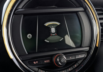 Подержанный автомобиль MINI Hatch 2020 года (26 фото)
