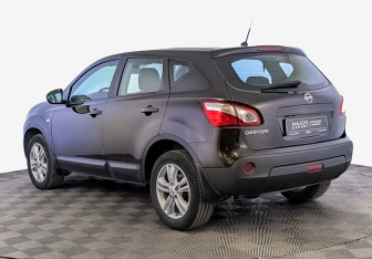 Подержанный автомобиль Nissan Qashqai 2011 года (7 фото)