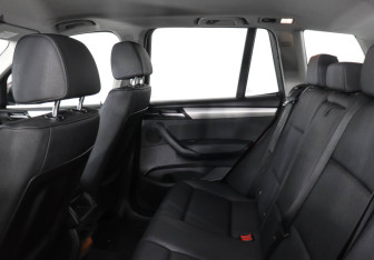 Подержанный автомобиль BMW X3 2013 года (13 фото)