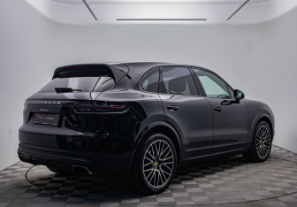 Подержанный автомобиль Porsche Cayenne 2021 года (5 фото)