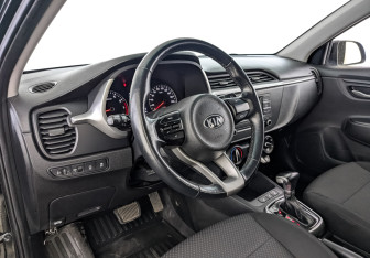 Подержанный автомобиль Kia Rio Hatchback 2021 года (13 фото)