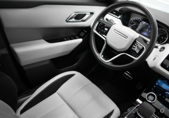 Подержанный автомобиль Land Rover Range Rover Velar 2022 года (19 фото)