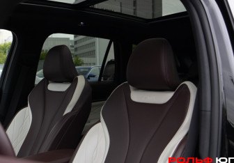 Подержанный автомобиль Geely Monjaro 2024 года (22 фото)