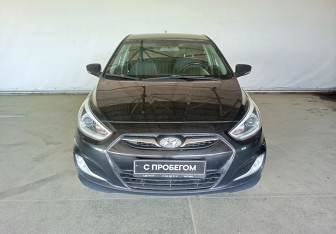 Подержанный автомобиль Hyundai Solaris Sedan 2014 года (2 фото)