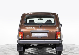 Подержанный автомобиль LADA (ВАЗ) 2121 (4x4) 2018 года (6 фото)