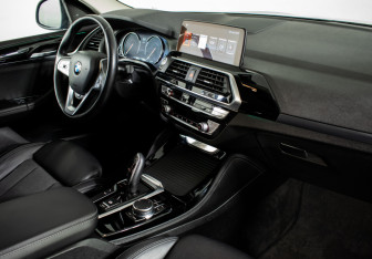 Подержанный автомобиль BMW X4 2021 года (10 фото)