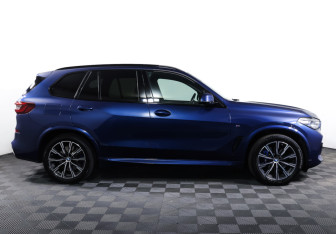 Подержанный автомобиль BMW X5 2021 года (4 фото)