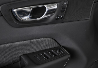 Подержанный автомобиль Volvo XC60 2020 года (8 фото)