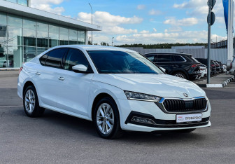 Подержанный автомобиль Skoda Octavia Liftback 2020 года (3 фото)