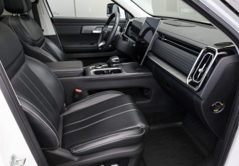 Подержанный автомобиль Jaecoo J7 2023 года (10 фото)