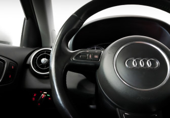 Подержанный автомобиль Audi A1 2012 года (25 фото)