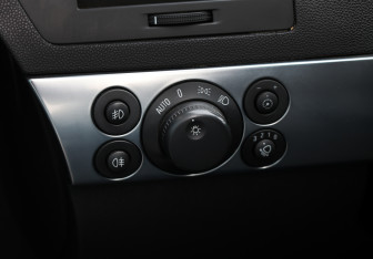 Подержанный автомобиль Opel Astra Wagon 2011 года (16 фото)