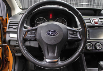 Подержанный автомобиль Subaru XV 2012 года (17 фото)