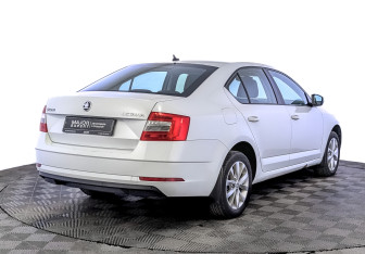 Подержанный автомобиль Skoda Octavia Liftback 2019 года (5 фото)