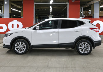 Подержанный автомобиль Nissan Qashqai 2016 года (8 фото)