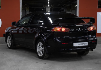Подержанный автомобиль Mitsubishi Lancer Sedan 2007 года (7 фото)