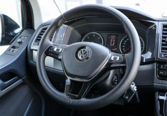 Подержанный автомобиль Volkswagen Multivan 2019 года (20 фото)