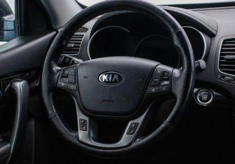 Подержанный автомобиль Kia Sorento 2015 года (15 фото)