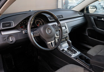 Подержанный автомобиль Volkswagen Passat Sedan 2011 года (13 фото)