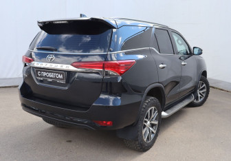 Подержанный автомобиль Toyota Fortuner 2018 года (4 фото)