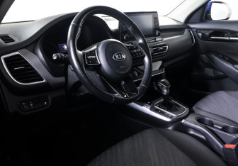 Подержанный автомобиль Kia Seltos 2021 года (14 фото)