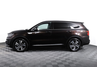 Подержанный автомобиль Kia Sorento 2021 года (8 фото)