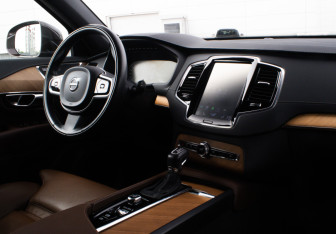 Подержанный автомобиль Volvo XC90 2021 года (17 фото)